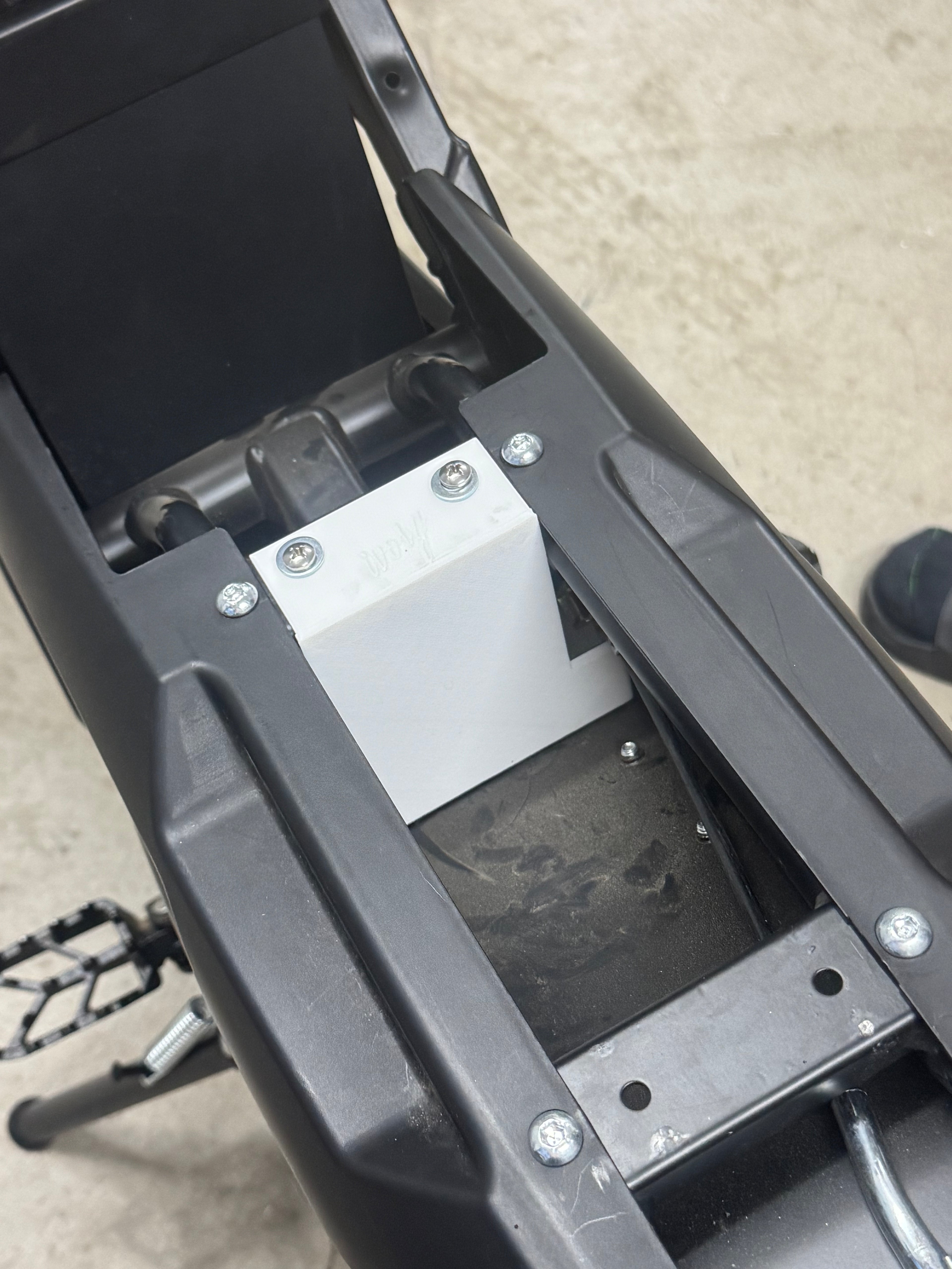 Yozma Underseat Storage Mod